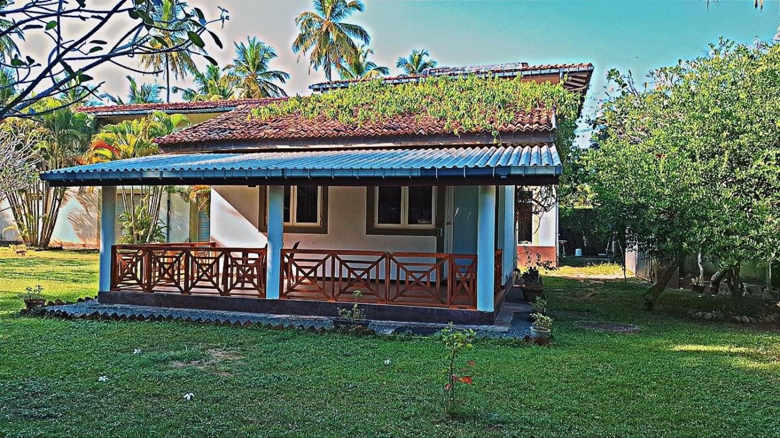 Raja Beach Hotel Balapitiya Exterior photo