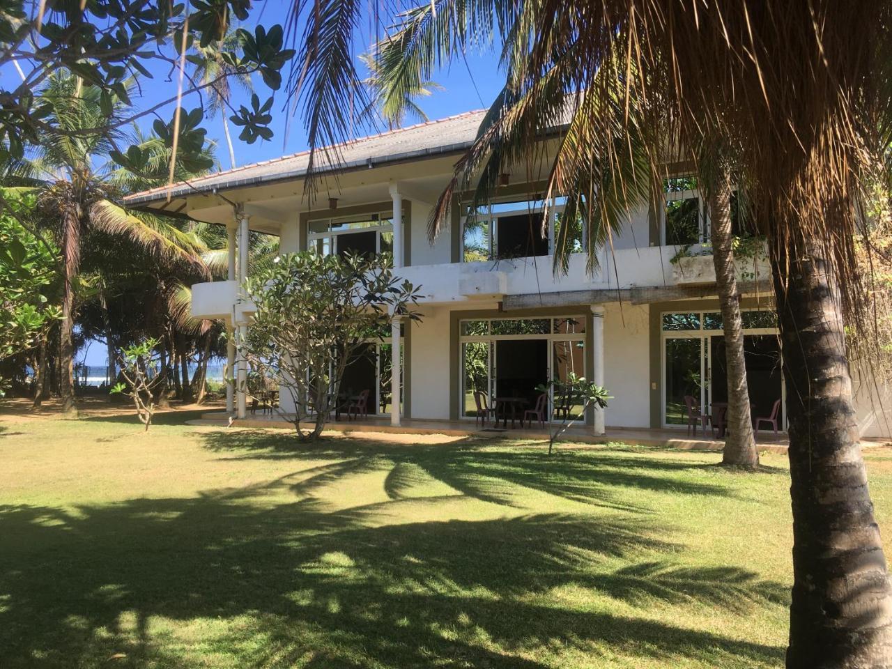 Raja Beach Hotel Balapitiya Exterior photo