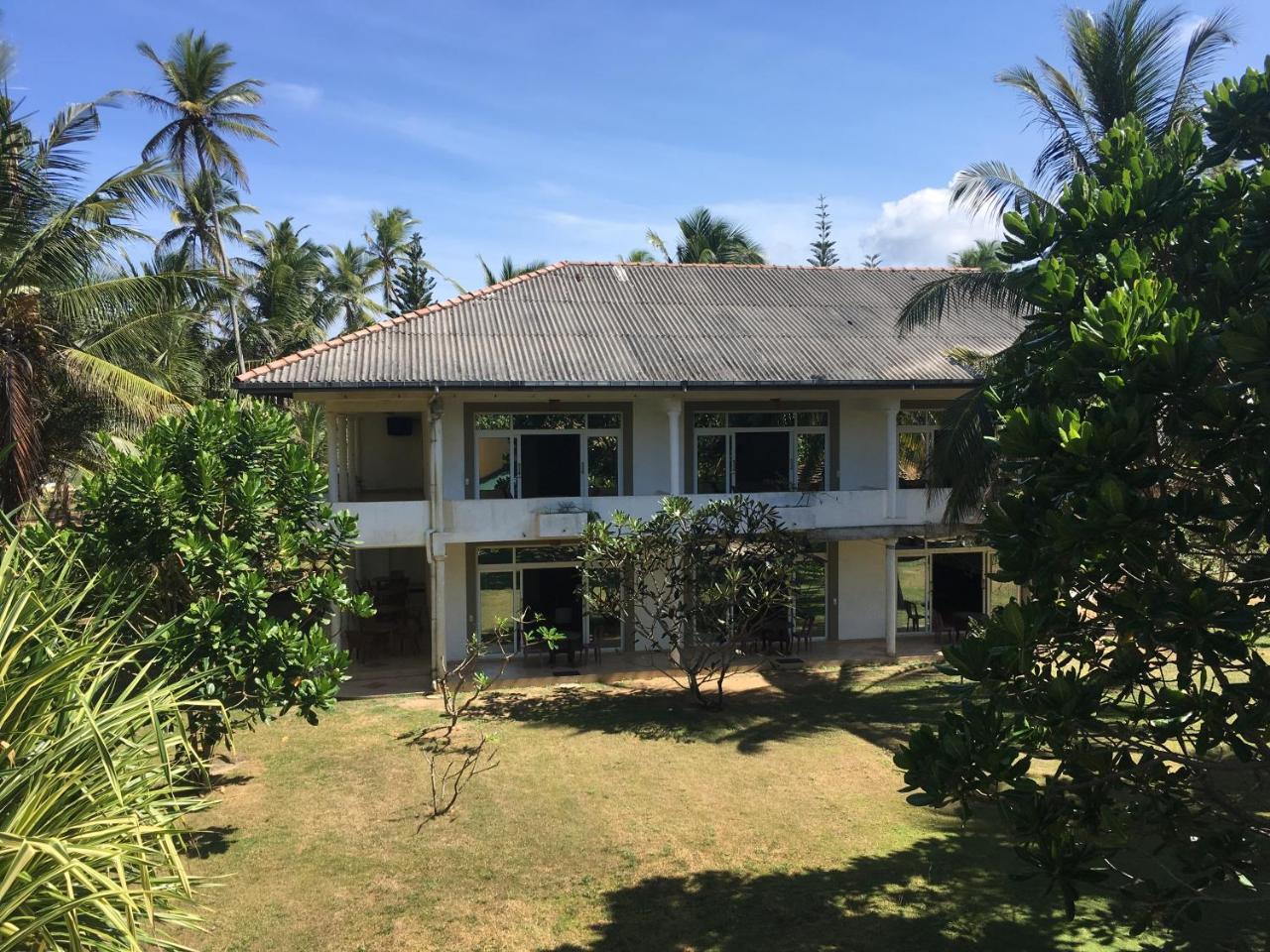 Raja Beach Hotel Balapitiya Exterior photo