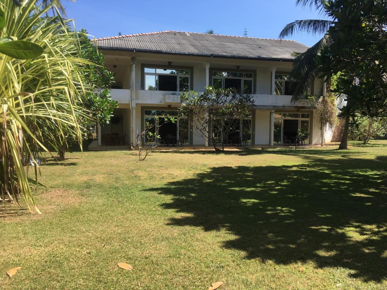 Raja Beach Hotel Balapitiya Exterior photo