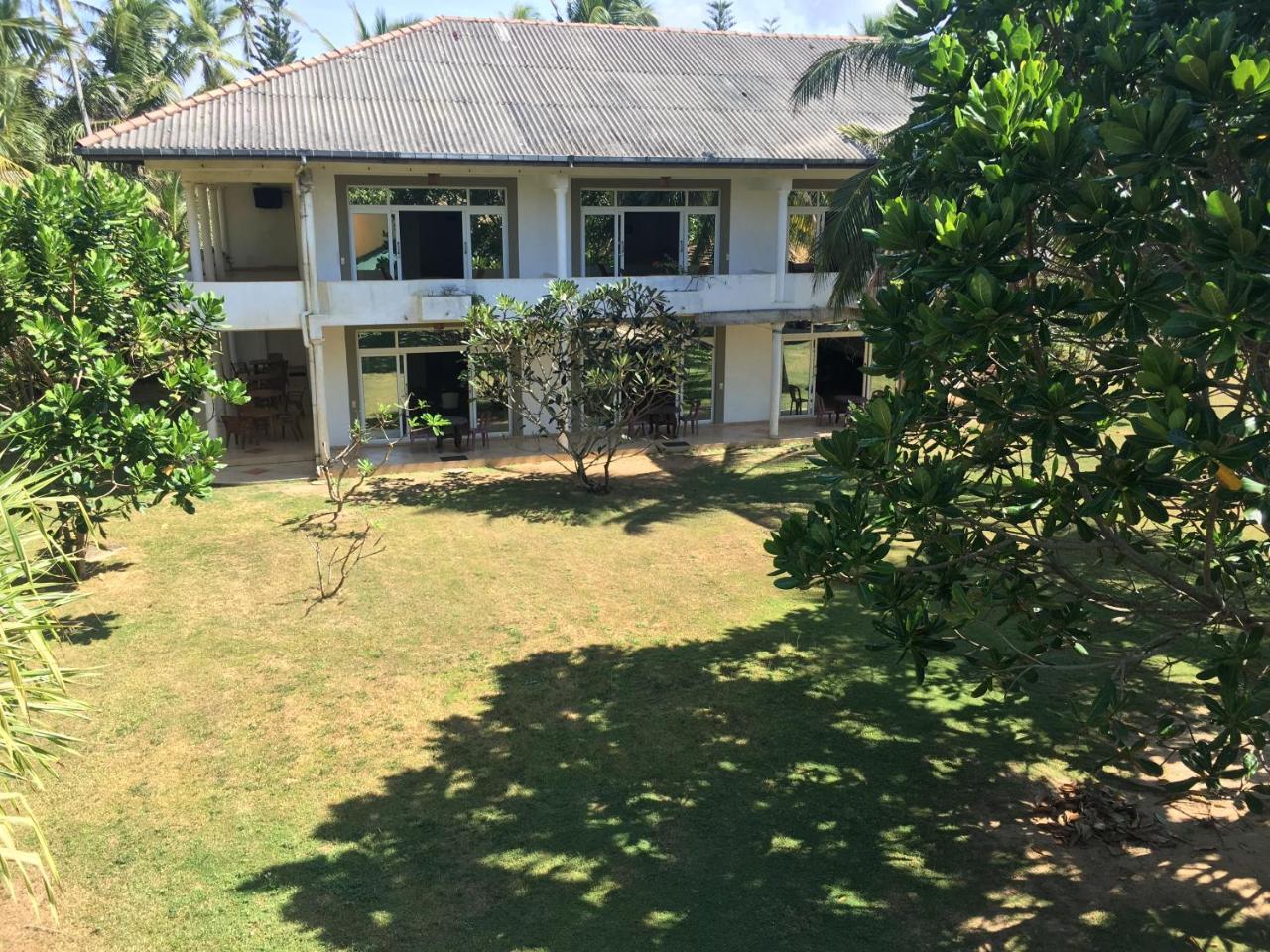 Raja Beach Hotel Balapitiya Exterior photo