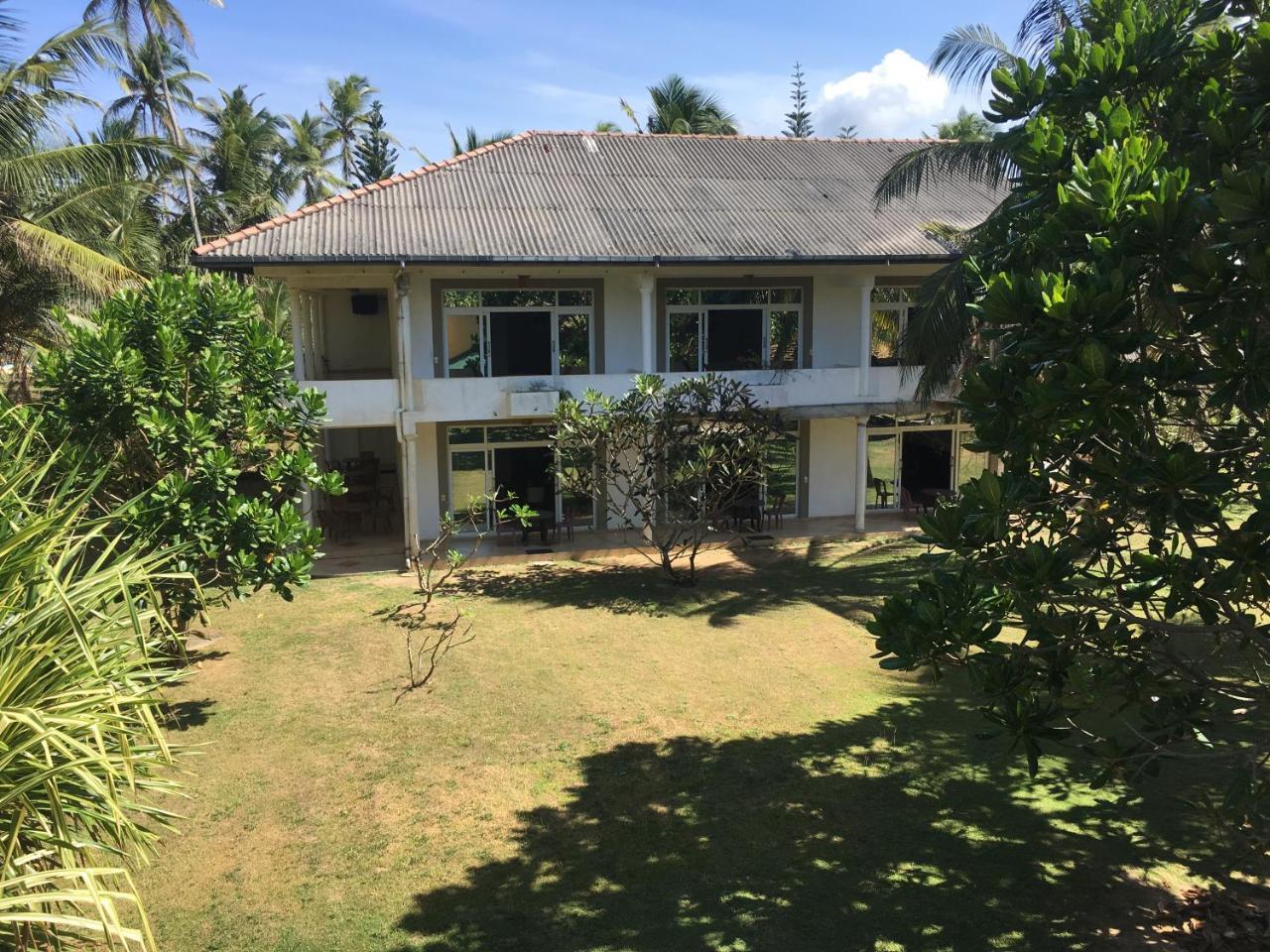 Raja Beach Hotel Balapitiya Exterior photo