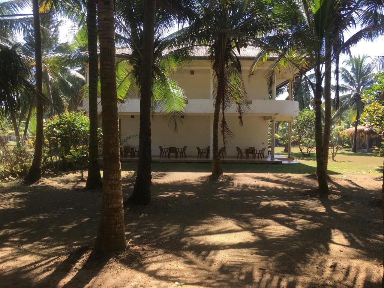 Raja Beach Hotel Balapitiya Exterior photo