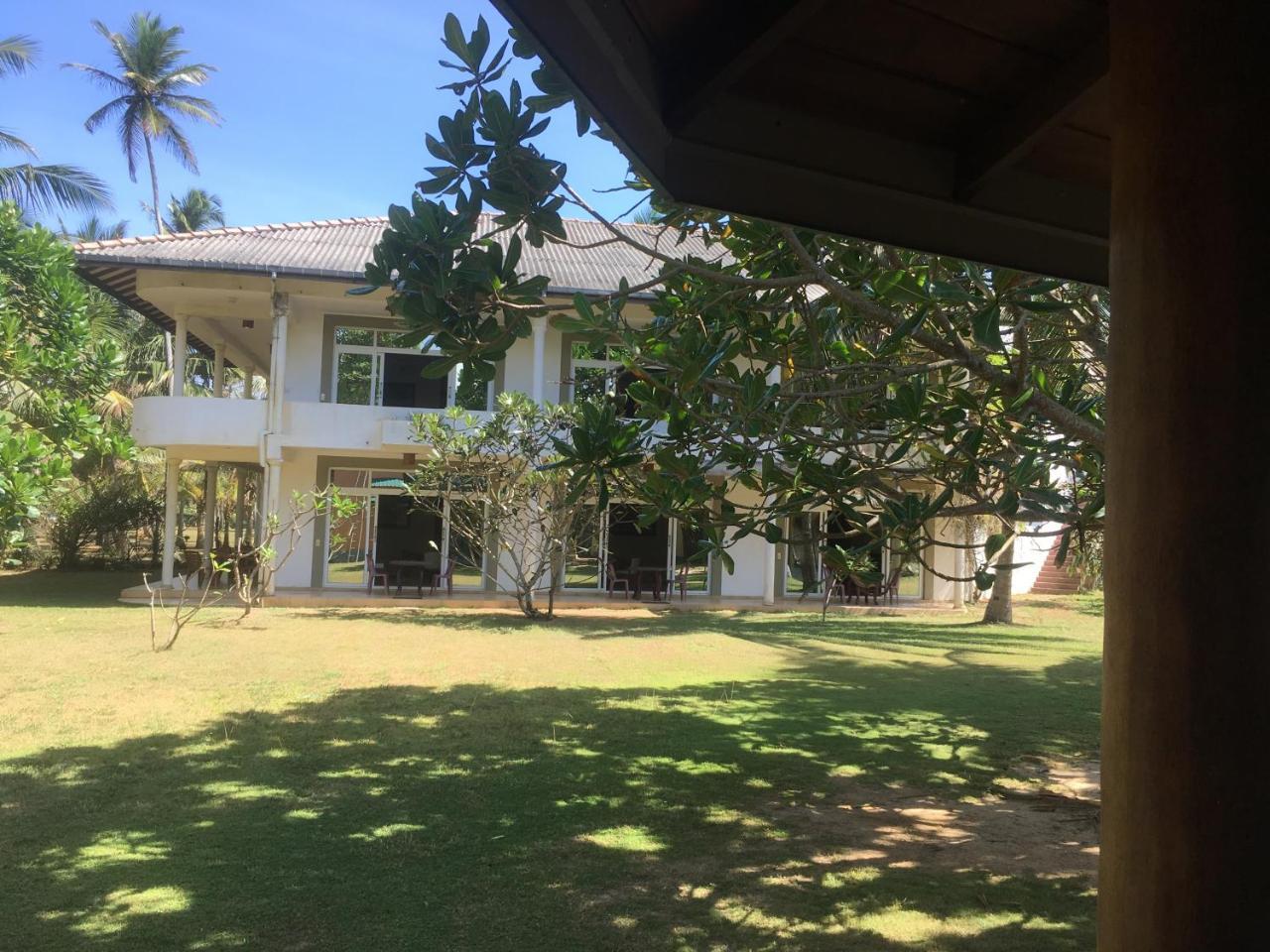 Raja Beach Hotel Balapitiya Exterior photo