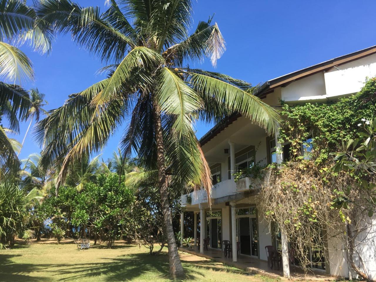 Raja Beach Hotel Balapitiya Exterior photo