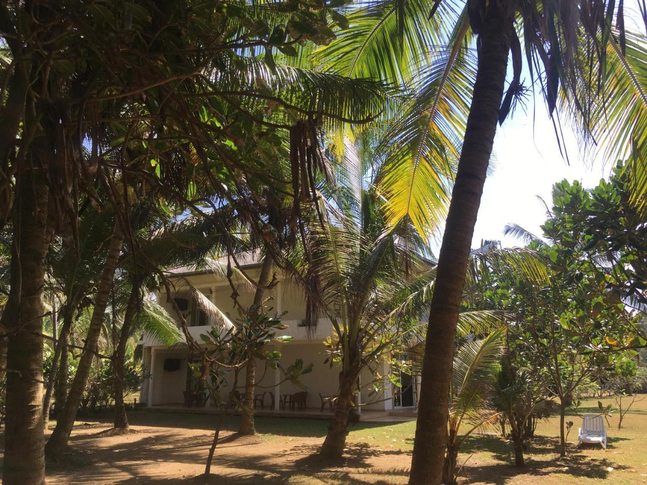 Raja Beach Hotel Balapitiya Exterior photo