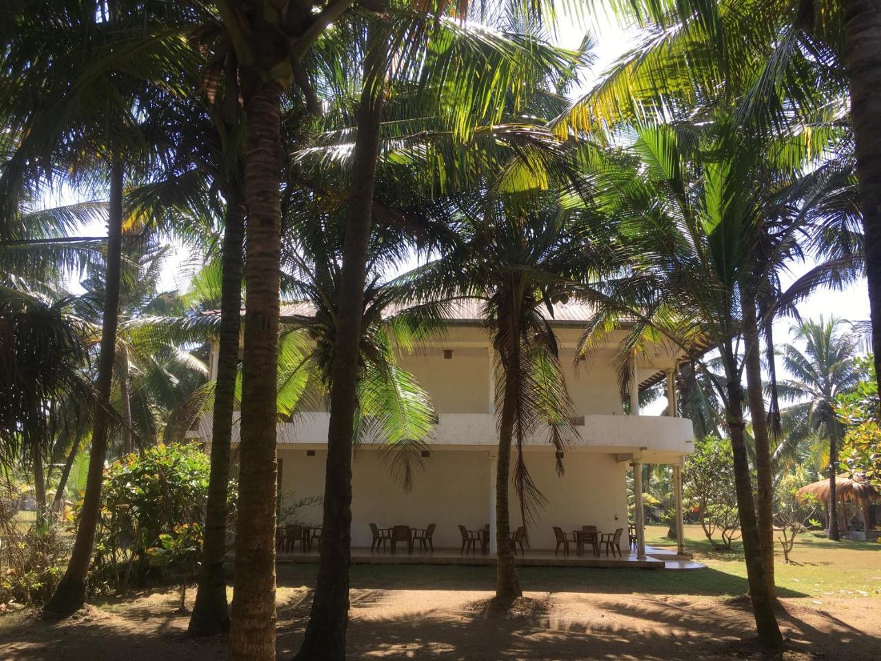 Raja Beach Hotel Balapitiya Exterior photo